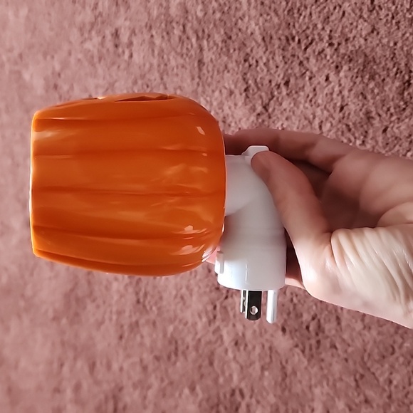 Scentsy Pumpkin Mini Warmer-NWOT - Picture 2 of 8